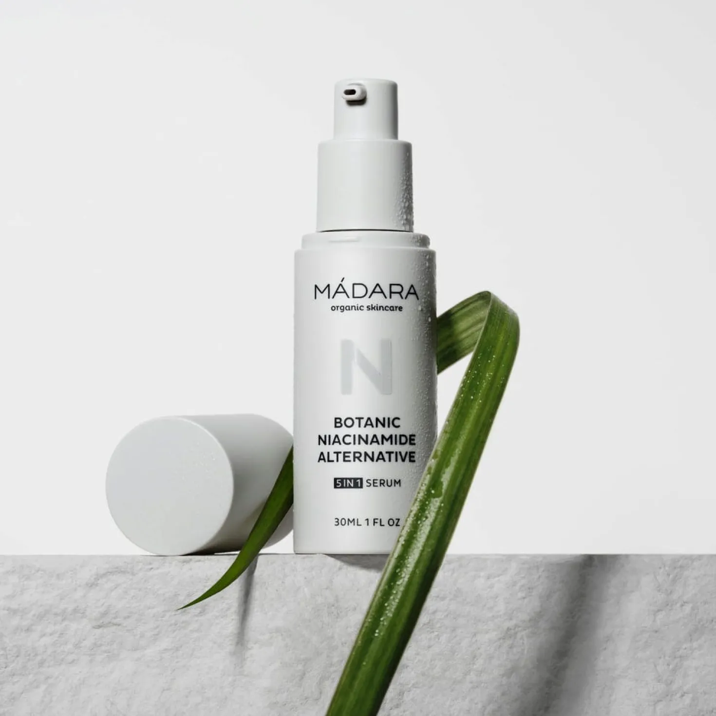 Botanic Niacinamide Alternative 5-in-1 Serum, 30 ml