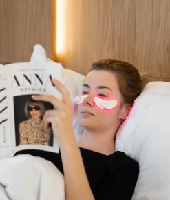 LunaEye LED Therapy Patches for Bright & Rejuvenated Eyes con Stazione di Ricarica